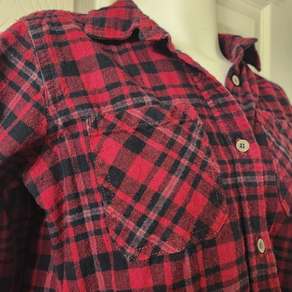 Beaver Canoe Plaid Flanel top - Picture 4 of 7